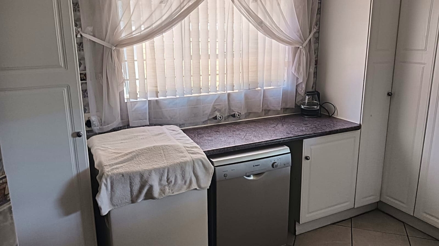 4 Bedroom Property for Sale in Edleen Gauteng