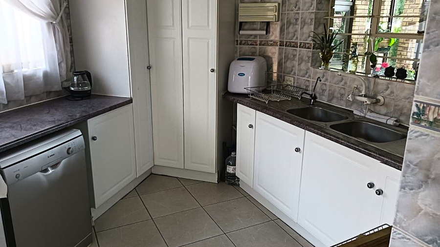 4 Bedroom Property for Sale in Edleen Gauteng