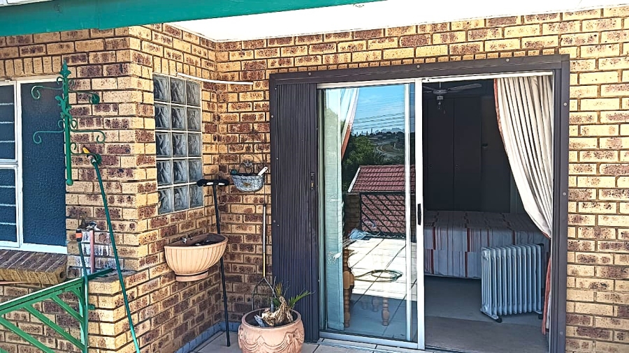 4 Bedroom Property for Sale in Edleen Gauteng