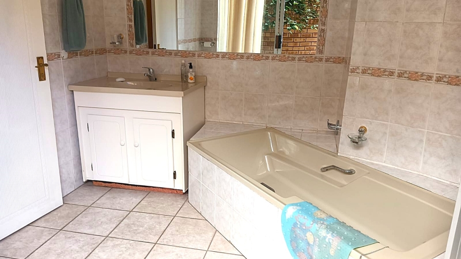 4 Bedroom Property for Sale in Edleen Gauteng