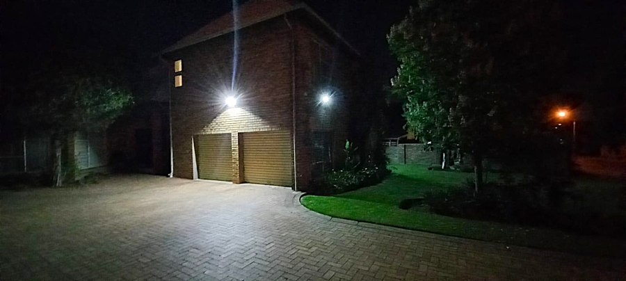 4 Bedroom Property for Sale in Edleen Gauteng