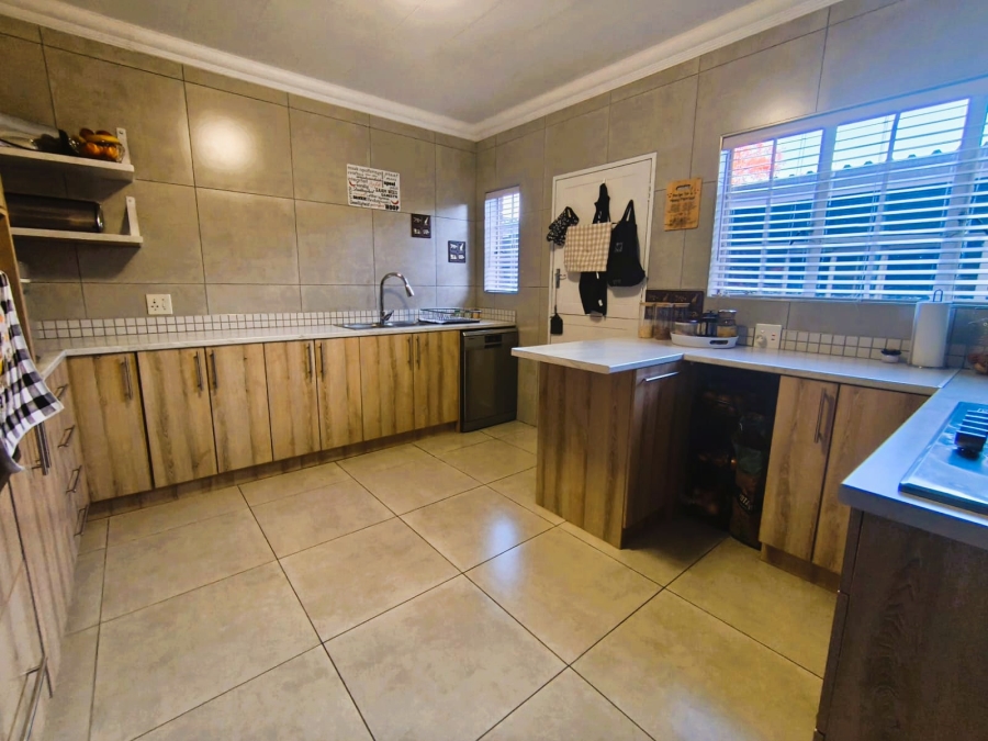 3 Bedroom Property for Sale in Brackenhurst Gauteng