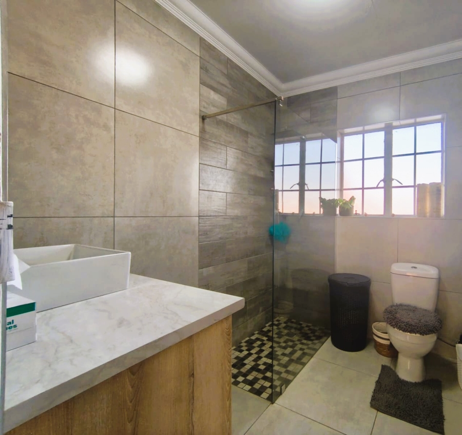 3 Bedroom Property for Sale in Brackenhurst Gauteng