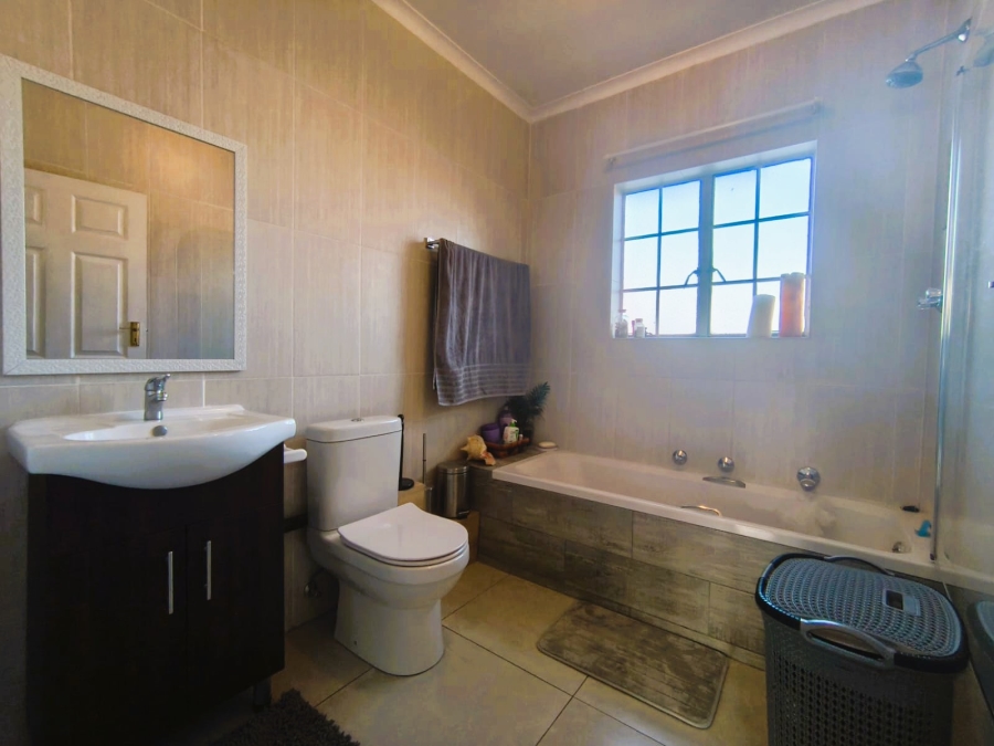 3 Bedroom Property for Sale in Brackenhurst Gauteng