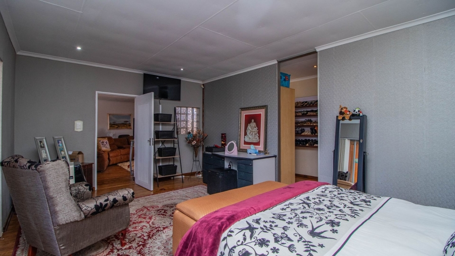 4 Bedroom Property for Sale in Glen Marais Gauteng
