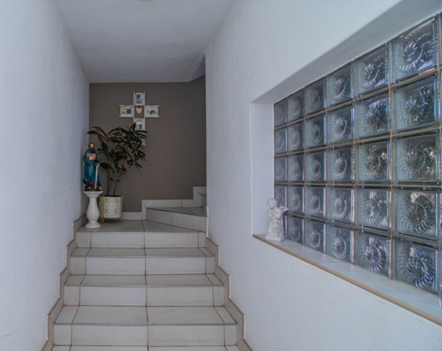 4 Bedroom Property for Sale in Glen Marais Gauteng