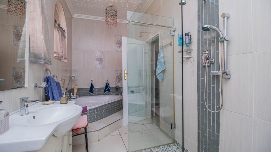 4 Bedroom Property for Sale in Glen Marais Gauteng