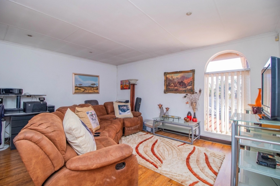 4 Bedroom Property for Sale in Glen Marais Gauteng