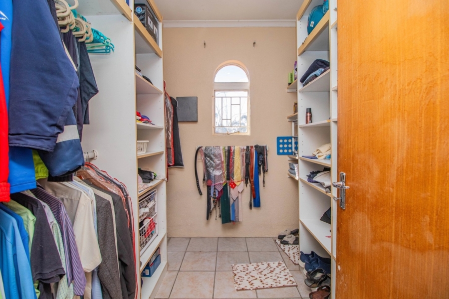 4 Bedroom Property for Sale in Glen Marais Gauteng