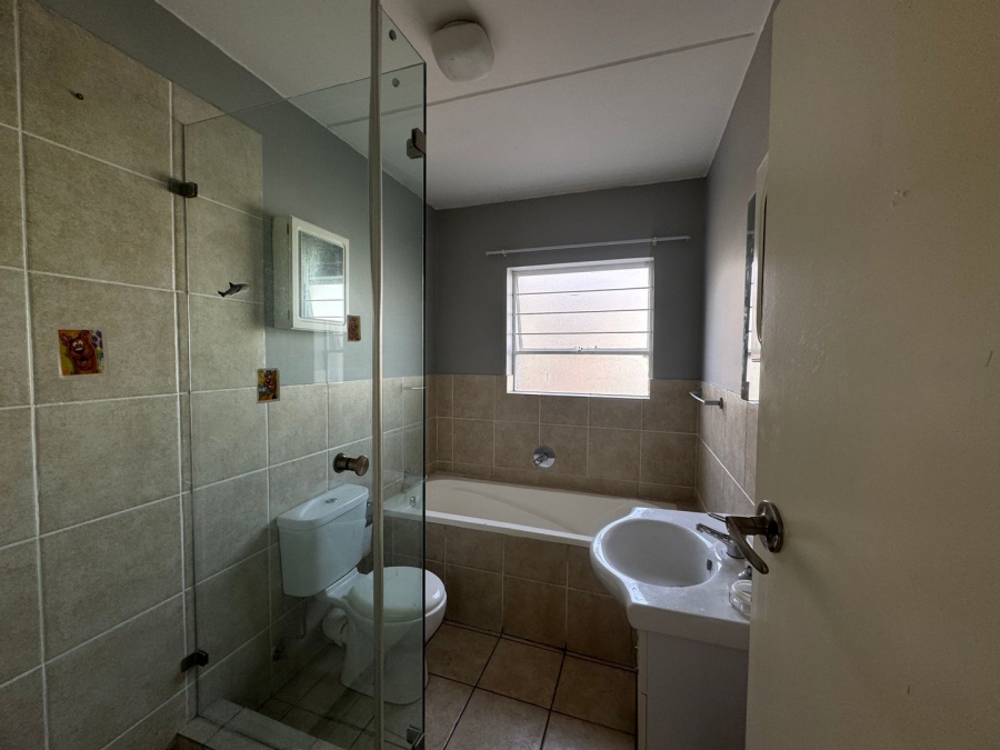 To Let 2 Bedroom Property for Rent in Bardene Gauteng