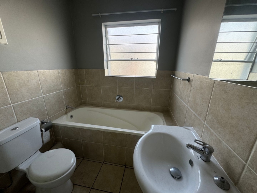 To Let 2 Bedroom Property for Rent in Bardene Gauteng