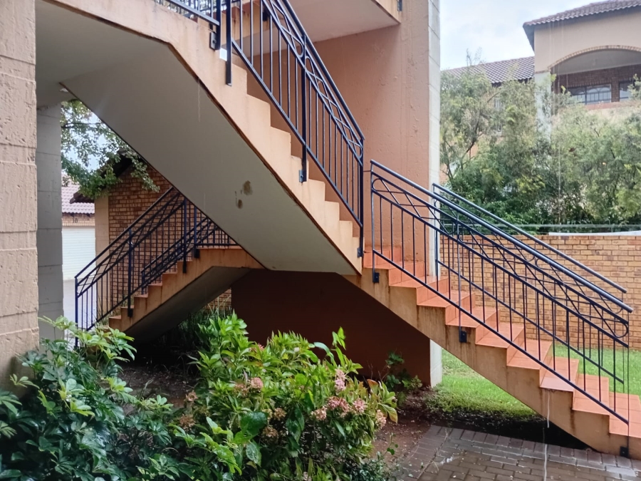 To Let 2 Bedroom Property for Rent in Die Hoewes Gauteng