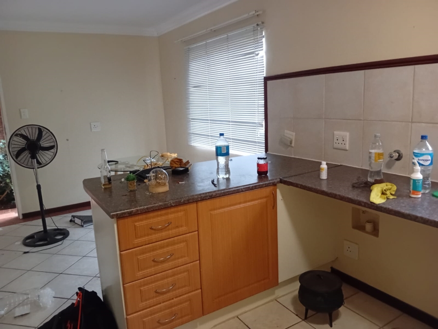 To Let 2 Bedroom Property for Rent in Die Hoewes Gauteng