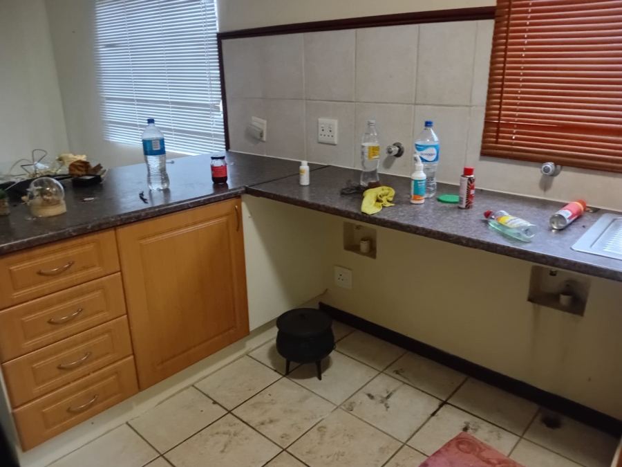 To Let 2 Bedroom Property for Rent in Die Hoewes Gauteng