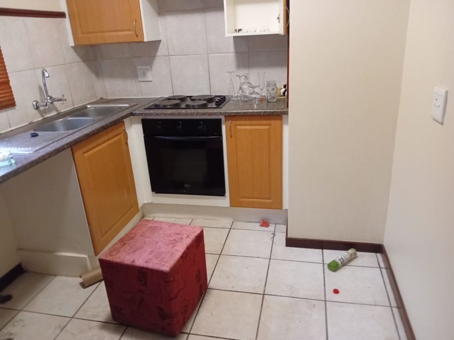 To Let 2 Bedroom Property for Rent in Die Hoewes Gauteng