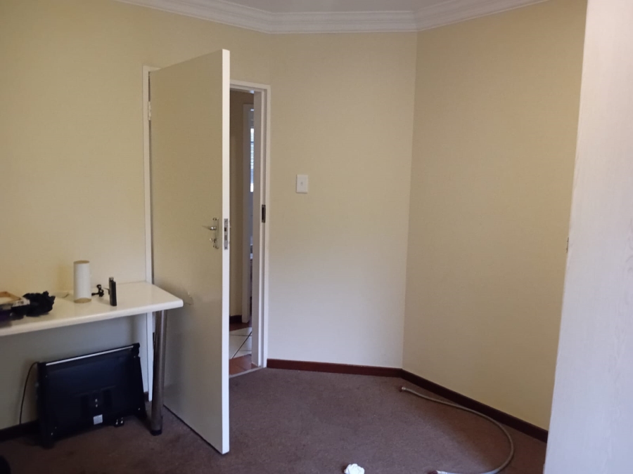 To Let 2 Bedroom Property for Rent in Die Hoewes Gauteng