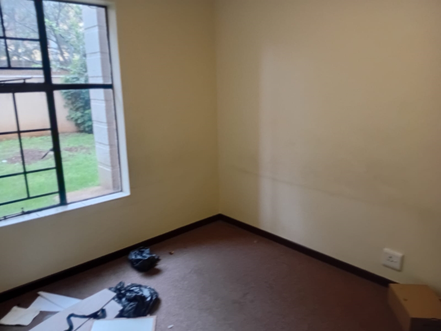 To Let 2 Bedroom Property for Rent in Die Hoewes Gauteng