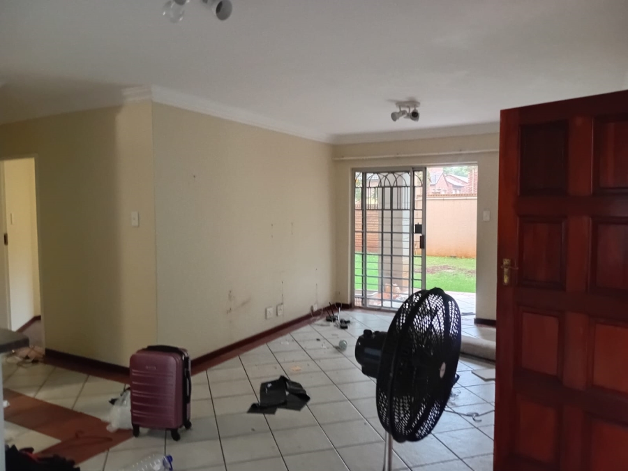 To Let 2 Bedroom Property for Rent in Die Hoewes Gauteng