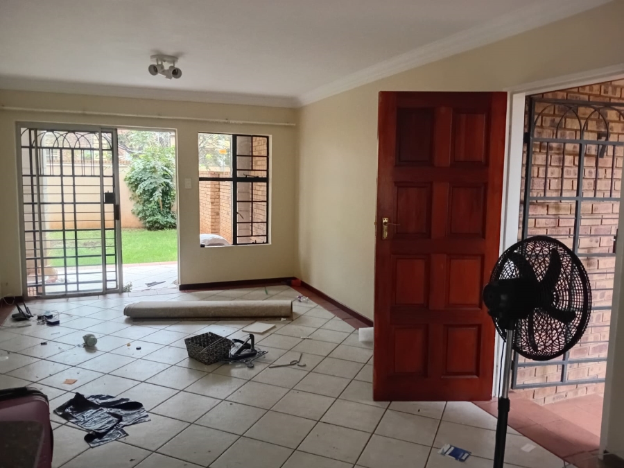 To Let 2 Bedroom Property for Rent in Die Hoewes Gauteng