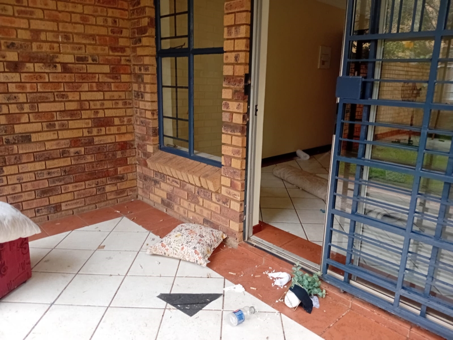 To Let 2 Bedroom Property for Rent in Die Hoewes Gauteng