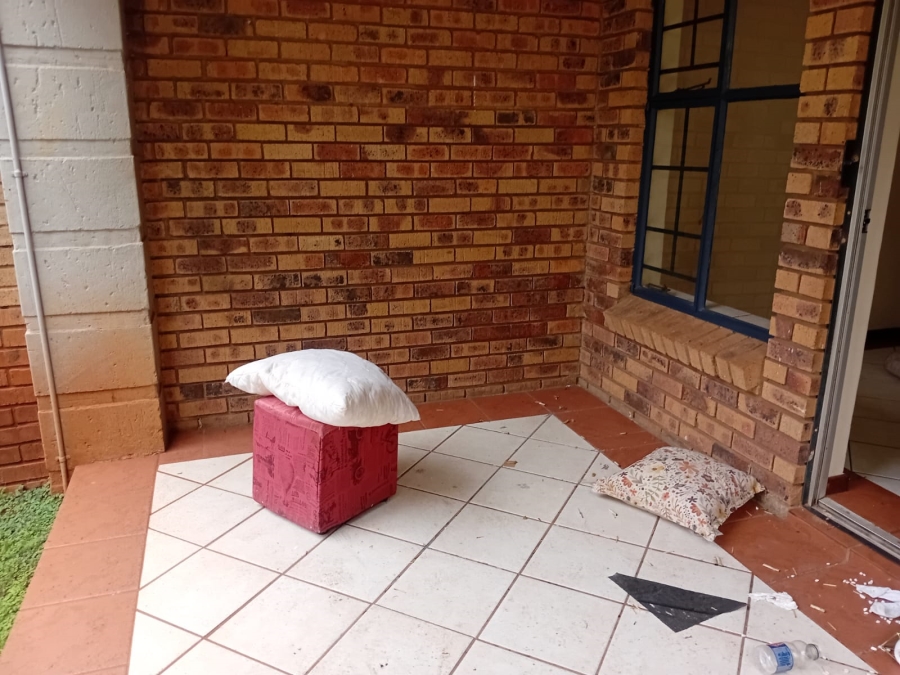 To Let 2 Bedroom Property for Rent in Die Hoewes Gauteng