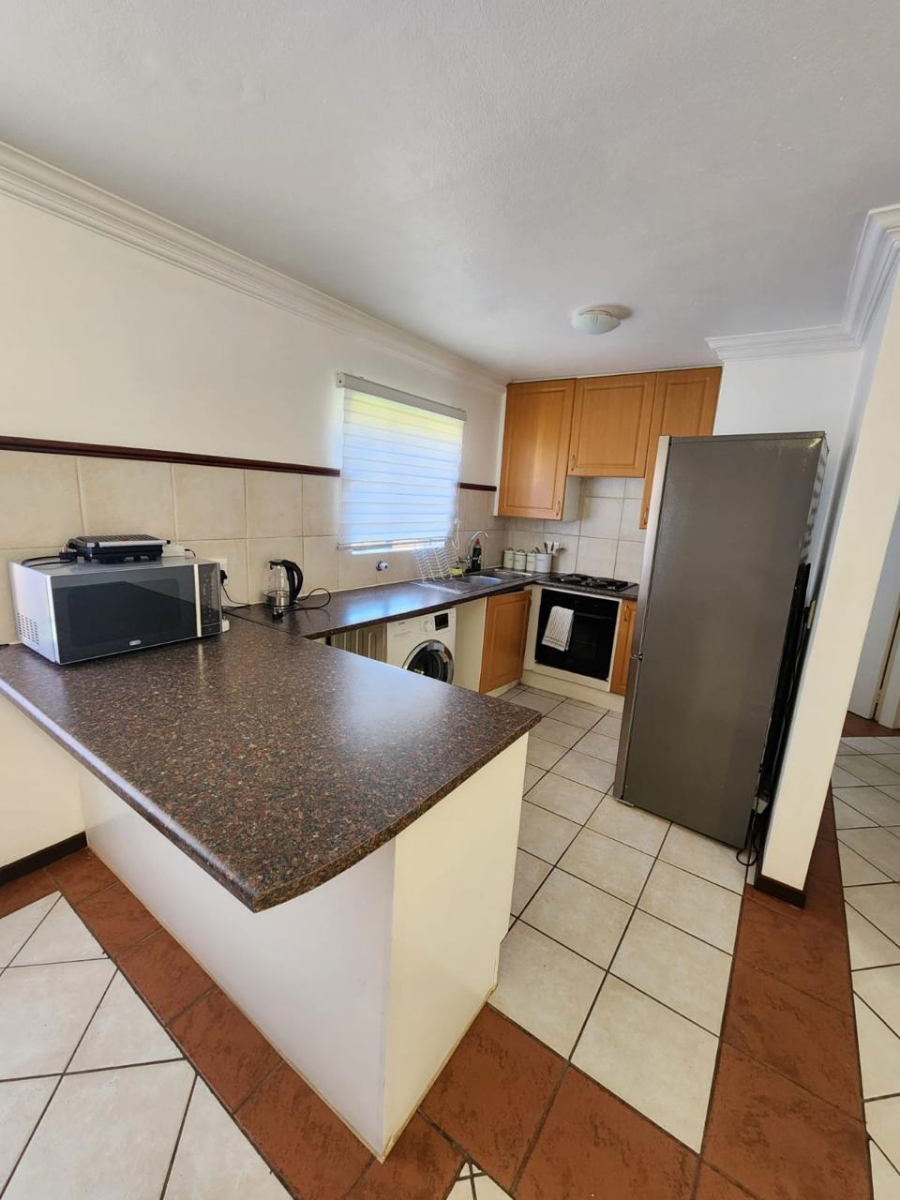To Let 2 Bedroom Property for Rent in Die Hoewes Gauteng
