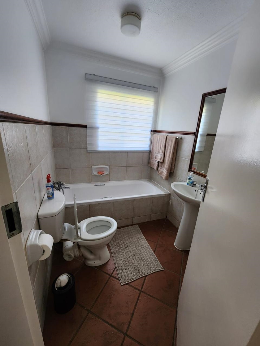 To Let 2 Bedroom Property for Rent in Die Hoewes Gauteng