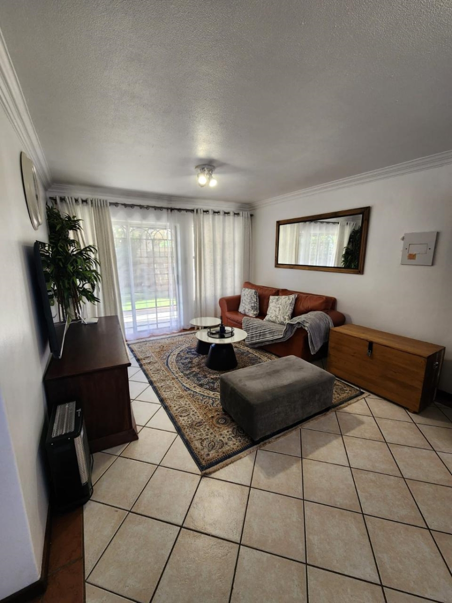 To Let 2 Bedroom Property for Rent in Die Hoewes Gauteng