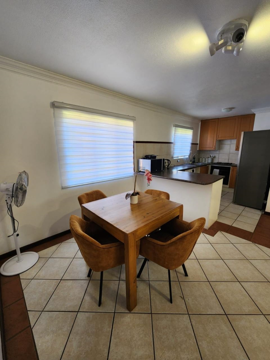 To Let 2 Bedroom Property for Rent in Die Hoewes Gauteng