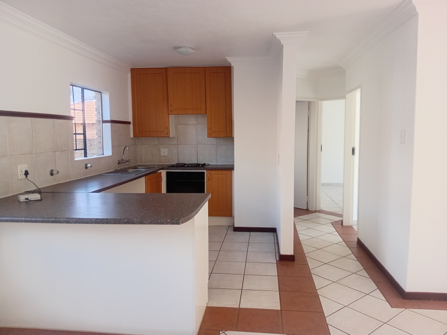 To Let 2 Bedroom Property for Rent in Die Hoewes Gauteng