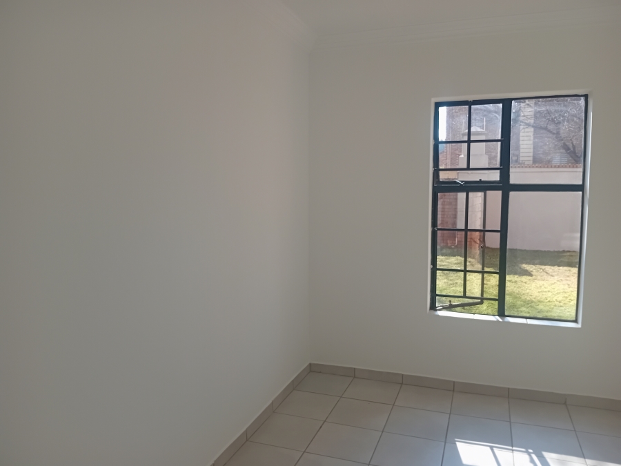 To Let 2 Bedroom Property for Rent in Die Hoewes Gauteng