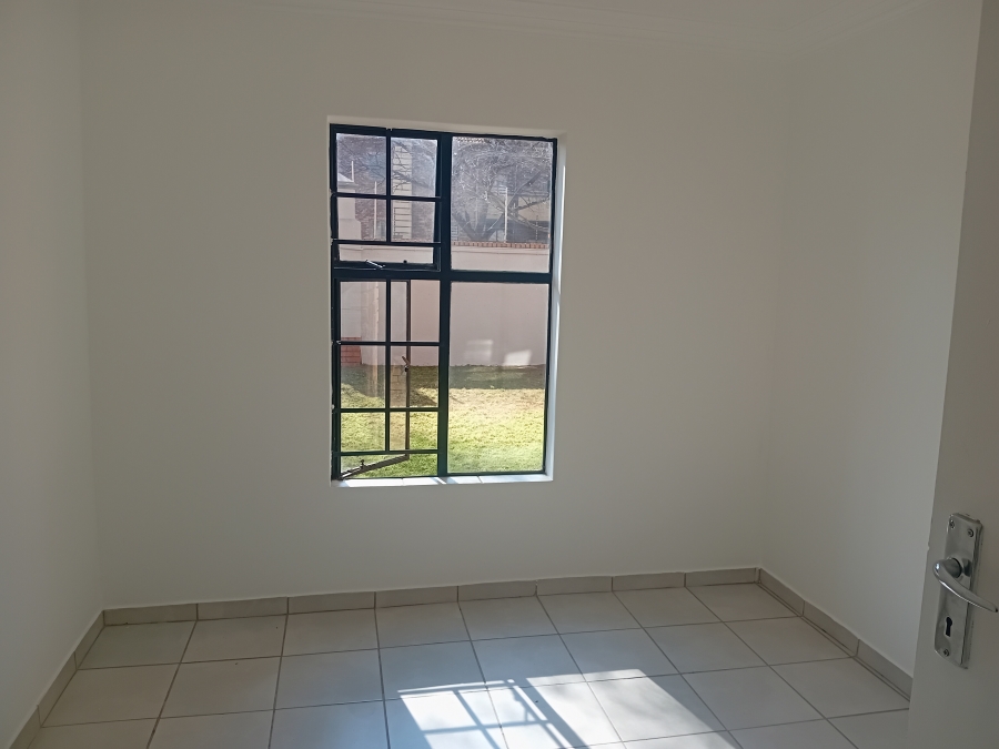 To Let 2 Bedroom Property for Rent in Die Hoewes Gauteng