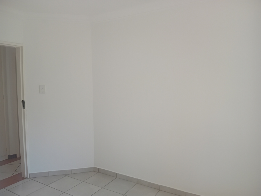 To Let 2 Bedroom Property for Rent in Die Hoewes Gauteng