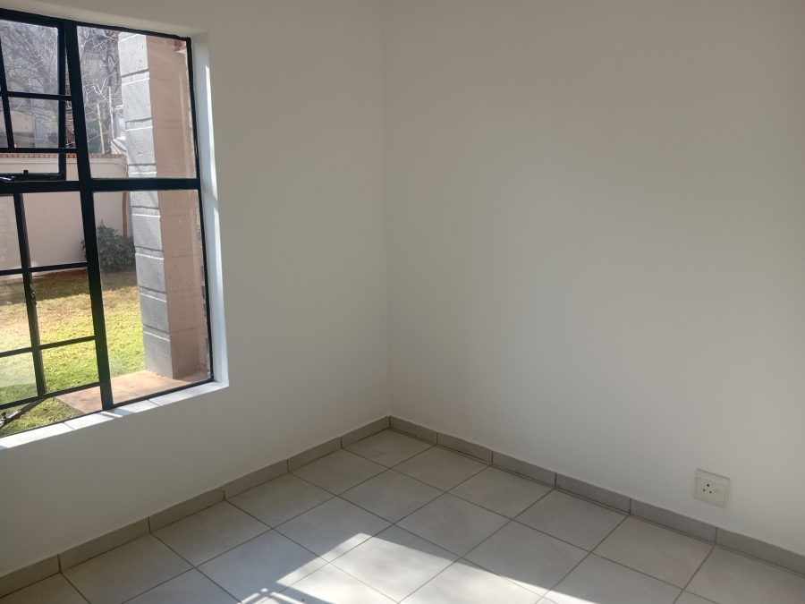To Let 2 Bedroom Property for Rent in Die Hoewes Gauteng