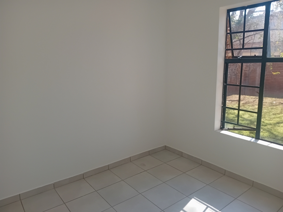 To Let 2 Bedroom Property for Rent in Die Hoewes Gauteng