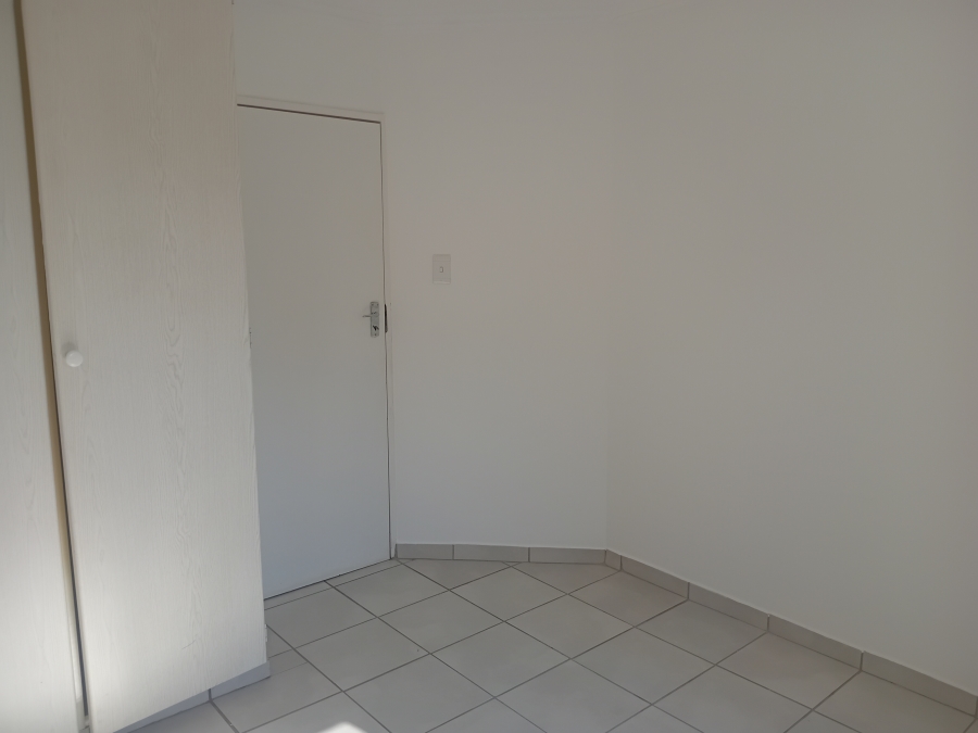 To Let 2 Bedroom Property for Rent in Die Hoewes Gauteng