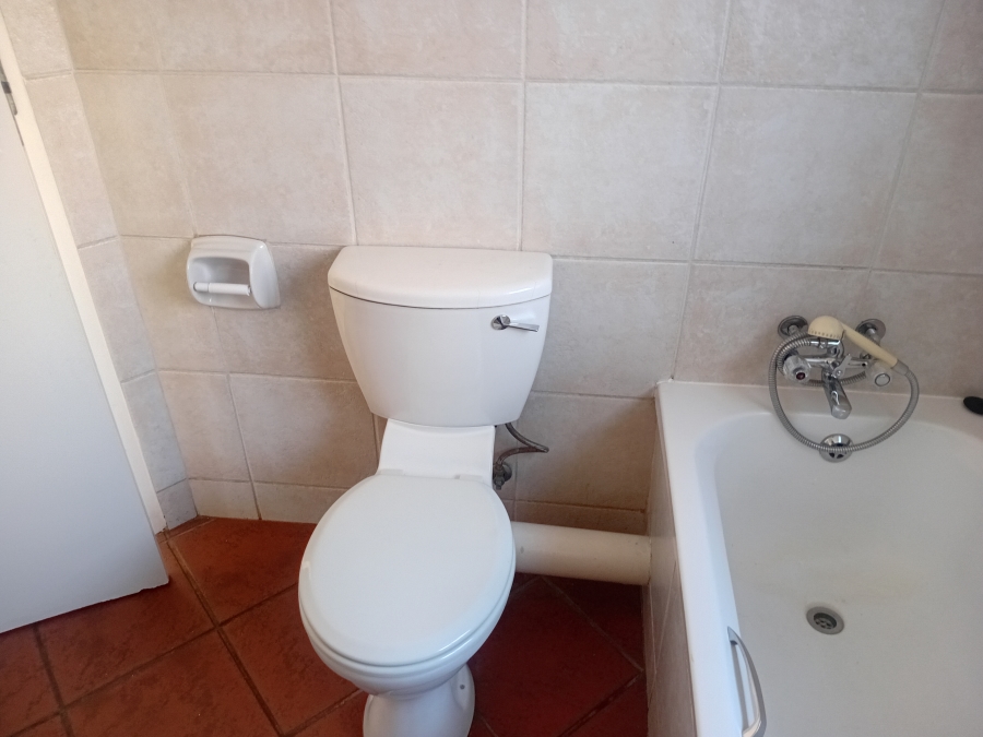 To Let 2 Bedroom Property for Rent in Die Hoewes Gauteng