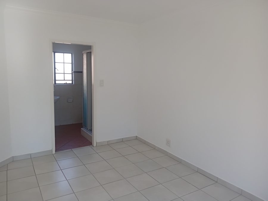 To Let 2 Bedroom Property for Rent in Die Hoewes Gauteng
