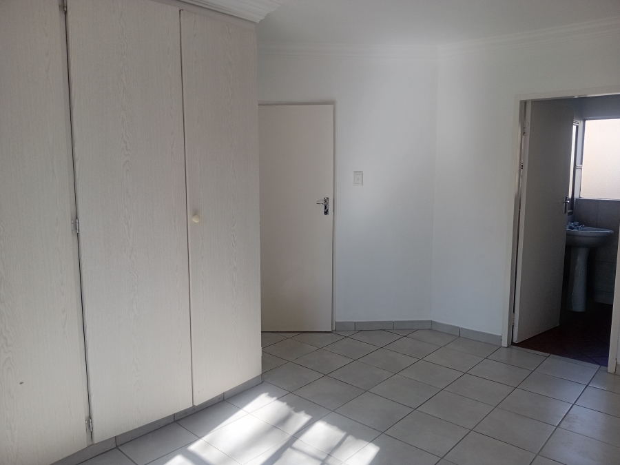 To Let 2 Bedroom Property for Rent in Die Hoewes Gauteng