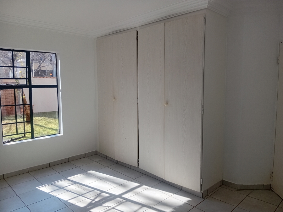 To Let 2 Bedroom Property for Rent in Die Hoewes Gauteng
