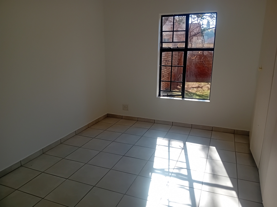 To Let 2 Bedroom Property for Rent in Die Hoewes Gauteng