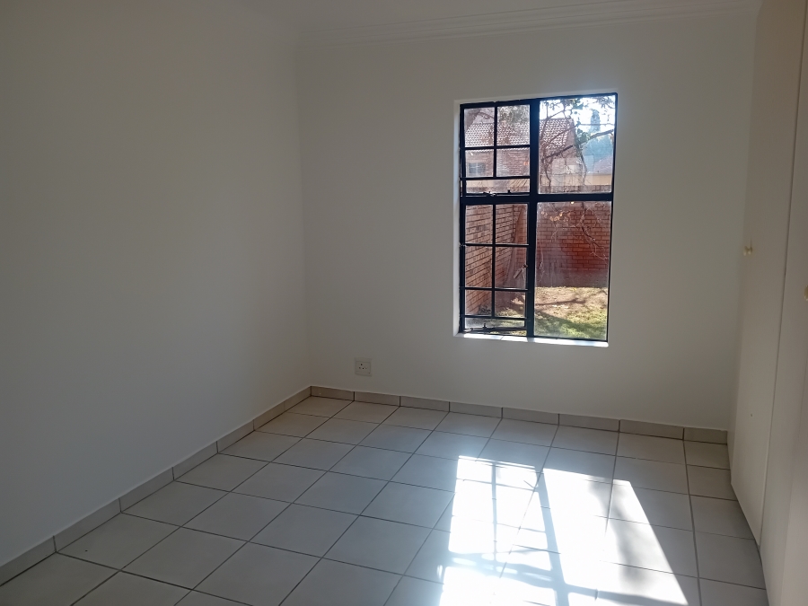 To Let 2 Bedroom Property for Rent in Die Hoewes Gauteng