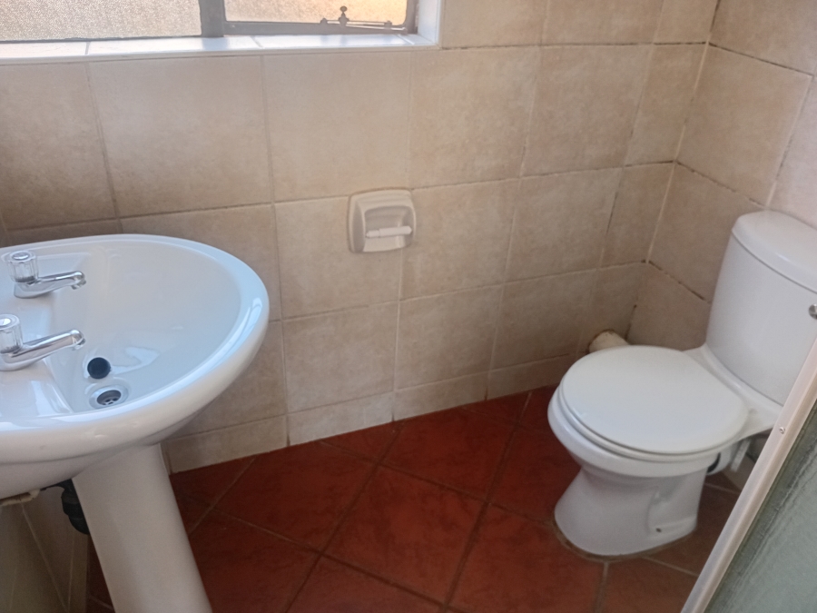 To Let 2 Bedroom Property for Rent in Die Hoewes Gauteng