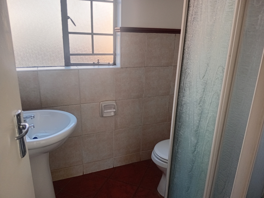 To Let 2 Bedroom Property for Rent in Die Hoewes Gauteng