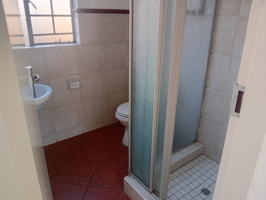 To Let 2 Bedroom Property for Rent in Die Hoewes Gauteng