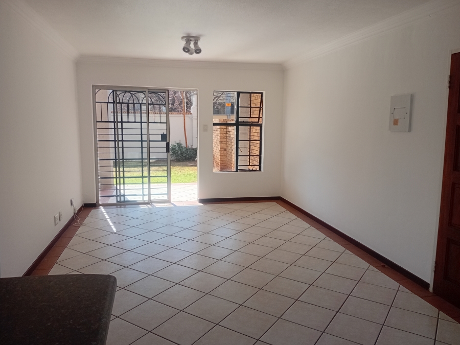 To Let 2 Bedroom Property for Rent in Die Hoewes Gauteng