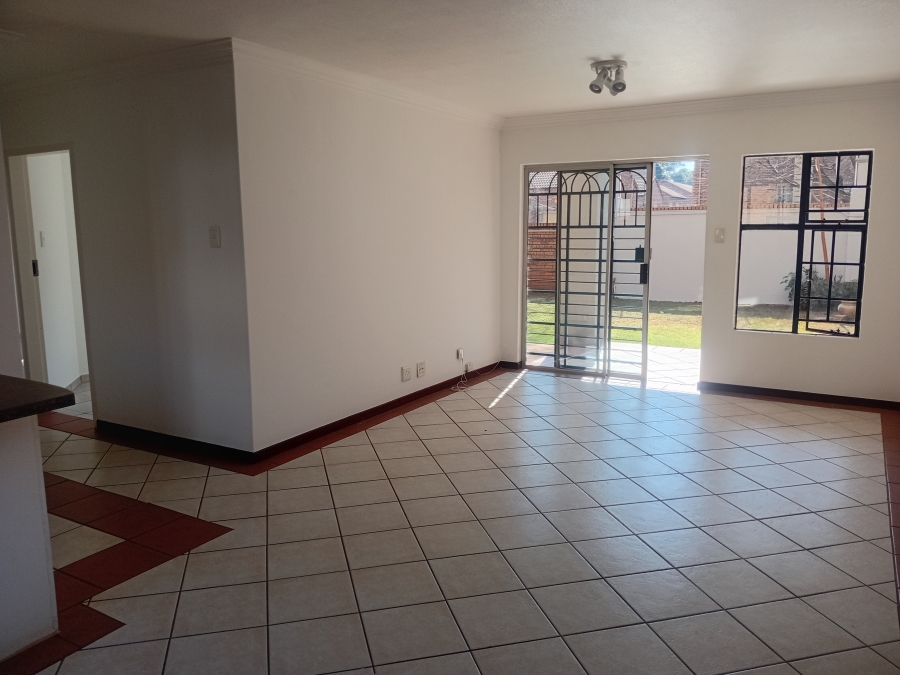 To Let 2 Bedroom Property for Rent in Die Hoewes Gauteng