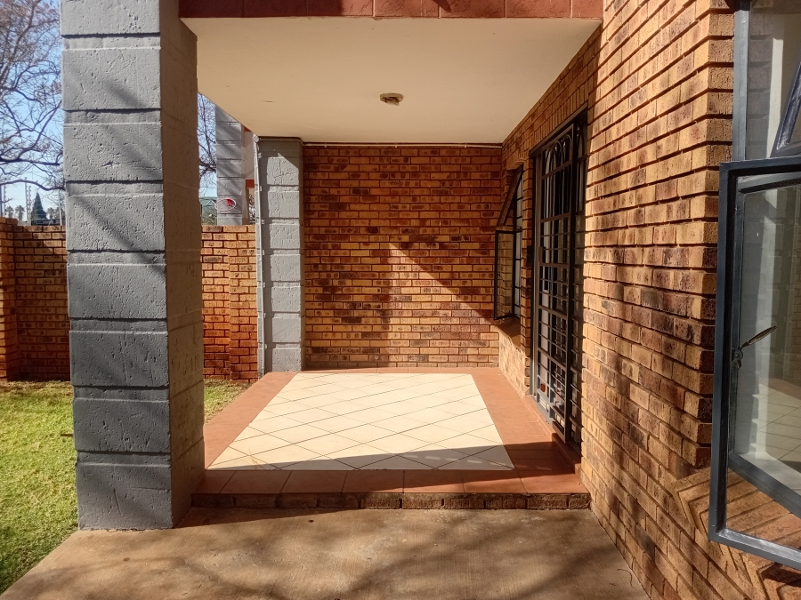 To Let 2 Bedroom Property for Rent in Die Hoewes Gauteng