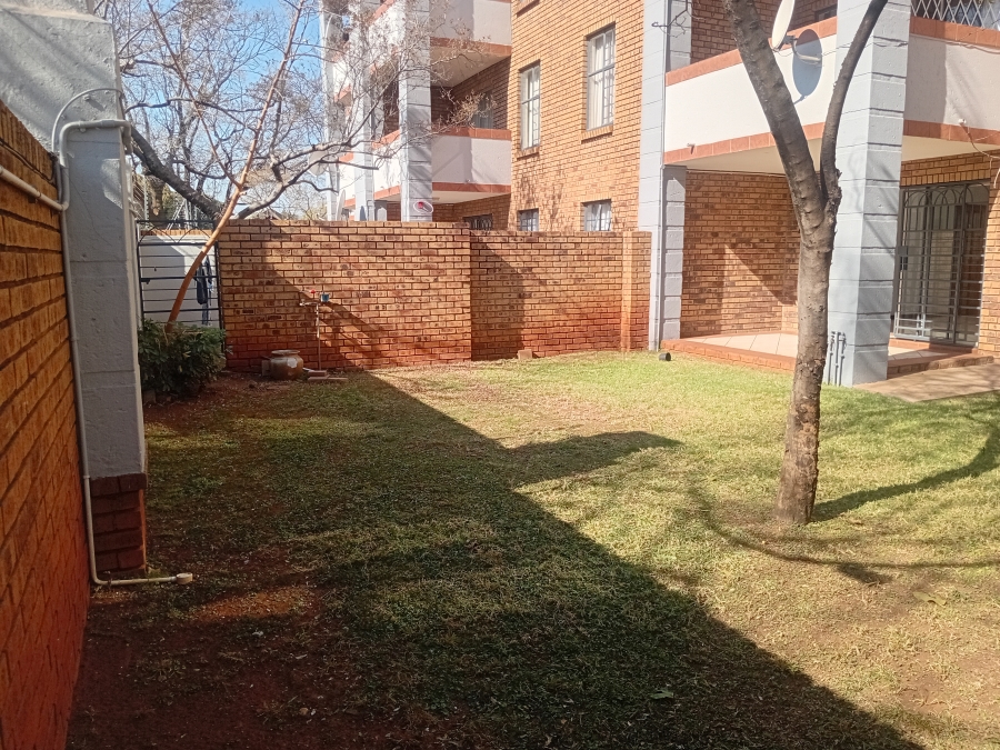 To Let 2 Bedroom Property for Rent in Die Hoewes Gauteng