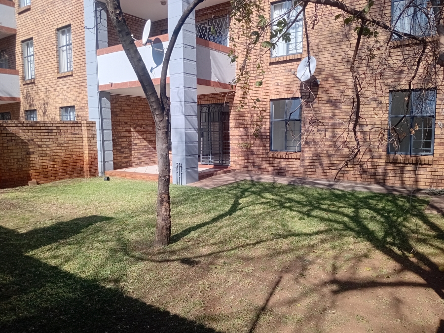 To Let 2 Bedroom Property for Rent in Die Hoewes Gauteng